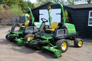 2012 John Deere 8400 Triple Cylinder 4WD Ride on Mower      for sale