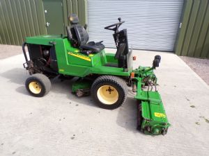 JOHN DEERE 900 RIDE ON TRIPLE MOWER for sale