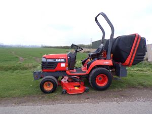 KUBOTA BX2200 SUB COMPACT TRACTOR LOW TIP COLLECTOR for sale
