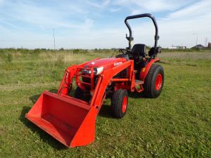 KUBOTA B3030 COMPACT TRACTOR AND LOADER for sale