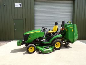 JOHN DEERE 1026R SUB COMPACT TRACTOR RIDE ON MOWER HIGHT TIP for sale