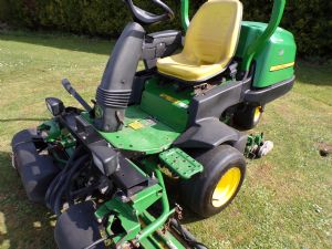 JOHN DEERE 2500B PRECISION CUT MOWER greens for sale