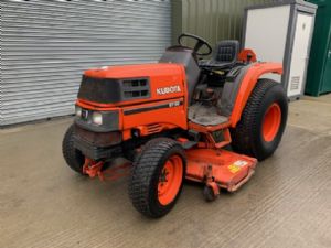 KUBOTA ST30 COMPACT TRACTOR WITH MID ROTARY DECK for sale
