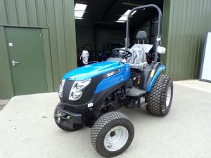 SOLIS 26 HST COMPACT TRACTORcomes with FREE topper for sale