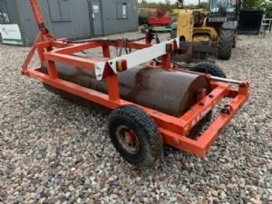TOMLIN 8FT HYDRAULIC ROLLER TOW ON ROAD for sale