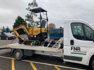 carter 0.8 mini digger 3 buckets quick hitch for sale