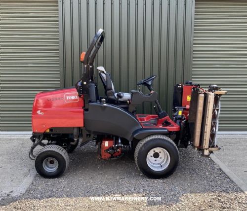 Toro LT3340 triple cylinder mower, 2013 - 3198 hrs, 35hp for sale