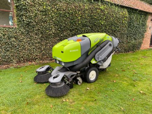 TENNANT GREEN MACHINE SWEEPER MODEL: 414S2D, GENUINE 7 HOURS FROM NEW, YEAR 2016 for sale