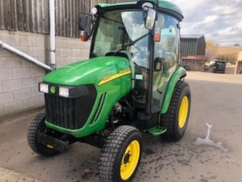 John Deere 3520 Cabbed tractor  for sale