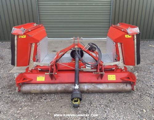 Trimax Stealth S3 340 roller mower, year 2016 for sale