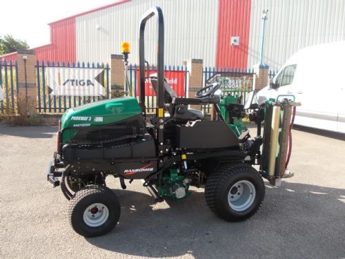 Ransomes Parkway Meteor 3 Diesel Triple Mower 2013 - 812 Hrs Good Condition In Full Working Order for sale