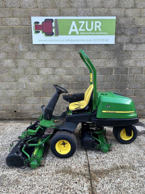 John Deere 2500B Ride-on triple greensmower  for sale