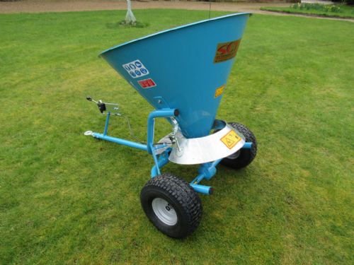 Fertiliser Broadcaster Towed 73L for sale