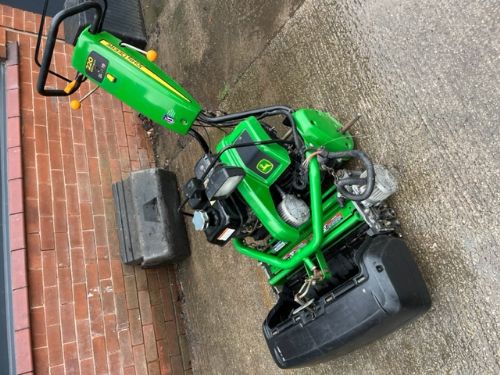 John Deere 220 E-cut Hybrid Pedestrian Greens Mower for sale