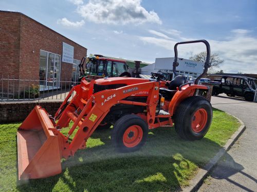 Kubota L3540 Compact Tractor with Loader for sale