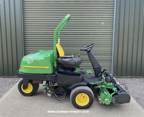 John Deere 2500B mower, year 2012 - 2700 hrs for sale