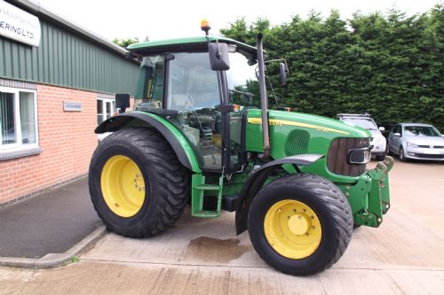 John Deere 5720 Utility Agricultural Tractor for sale