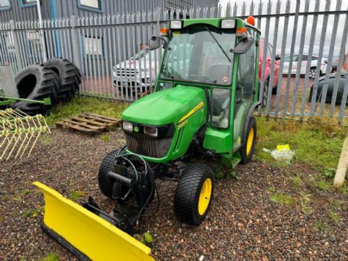 John Deere 2520 HST Commpact Tractor with Snow Blade for sale