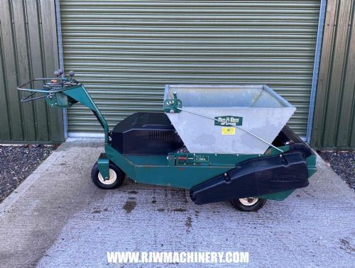 Turfco Mete-R-Matic topdresser, Honda GX120 petrol engine, 11.5 cubic feet hopper  for sale