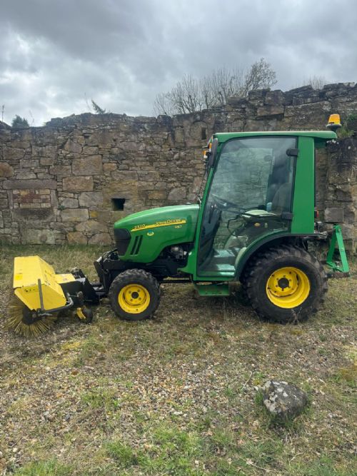 John Deere 2320 HST for sale