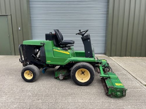 JOHN DEERE 900 RIDE ON TRIPLE MOWER for sale