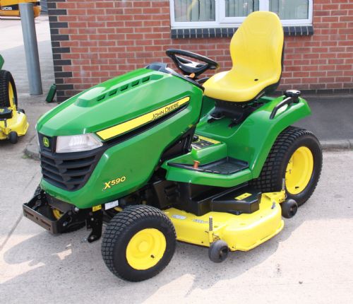 John Deere X590 Ride on lawn tractor with 54″ cutting deck for sale