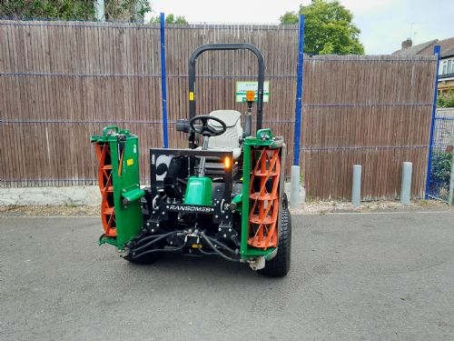 Ransomes Parkway 3 triple ride on  for sale