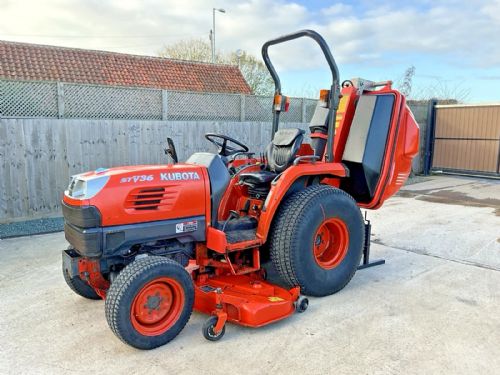 2013 KUBOTA STV36 COMPACT TRACTOR WITH LAWN MOWER DECK & COLLECTOR for sale