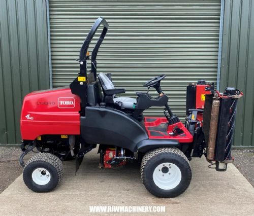 Toro LT3340 Triple cylinder mower, year 2015 - 1363 hrs, 35hp for sale