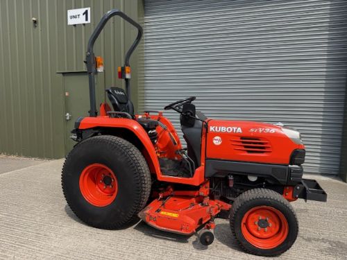 KUBOTA STV 36 COMPACT TRACTOR WITH MID MONTED 60″ CUTTING DECK TURF TYERS for sale